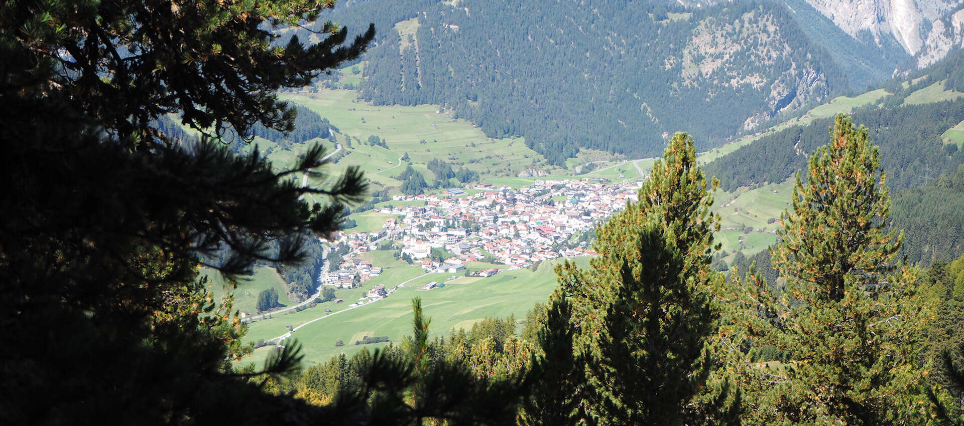 Ortsansicht von Nauders im Sommer