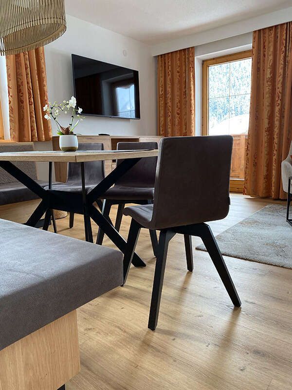 Wohnzimmer im Appartement Naudersperg in Valdafur Suites