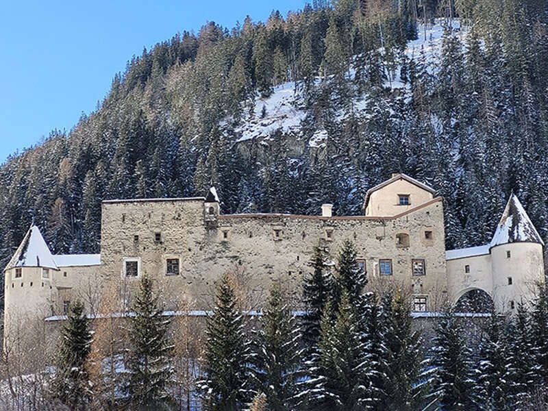 Schloss Naudersberg im Winter