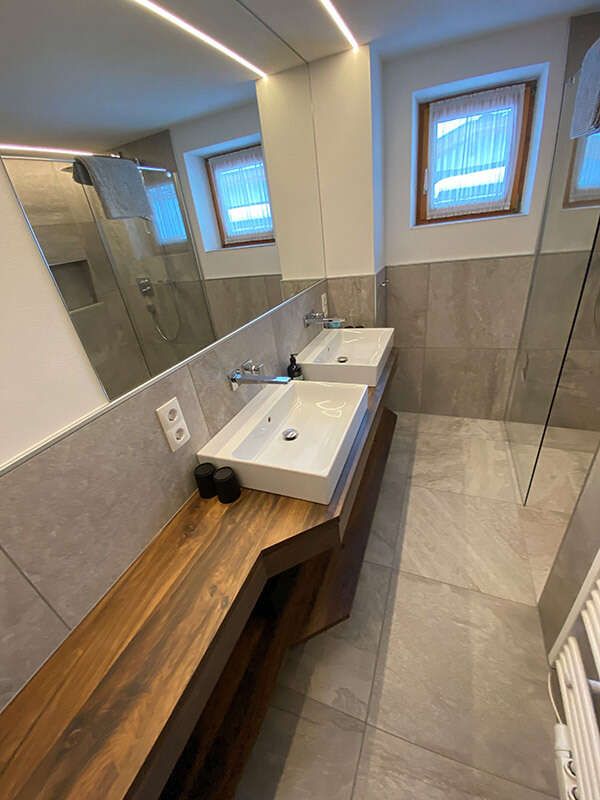 Badezimmer im Appartement Naudersperg in Valdafur Suites in Tirol
