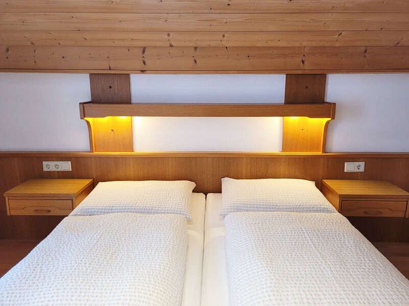 Doppelbett im Appartement Churburg in Valdafur Suites